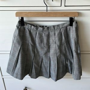 Black and white plaid pleated skirt
